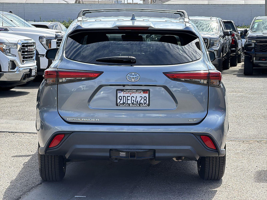 Used 2022 Toyota Highlander XLE FWD image 6