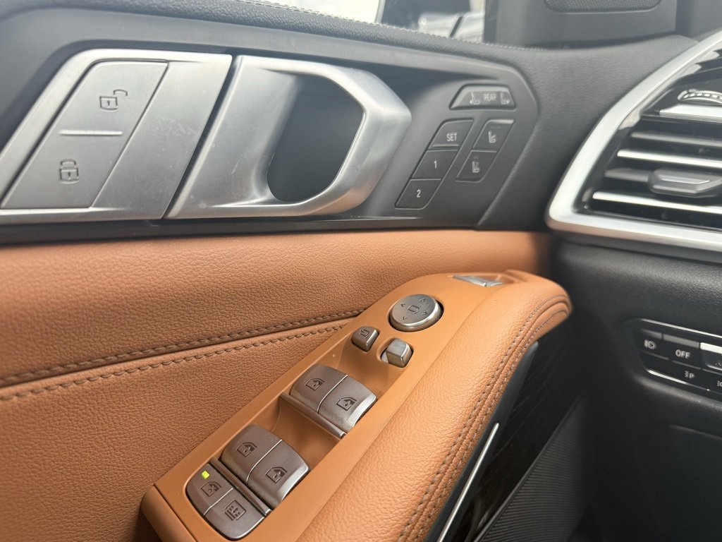 Used 2021 BMW X7 xDrive40i w/ M Sport Package image 43