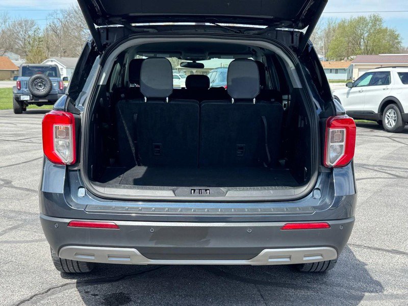 Used 2023 Ford Explorer XLT w/ Equipment Group 202A image 5