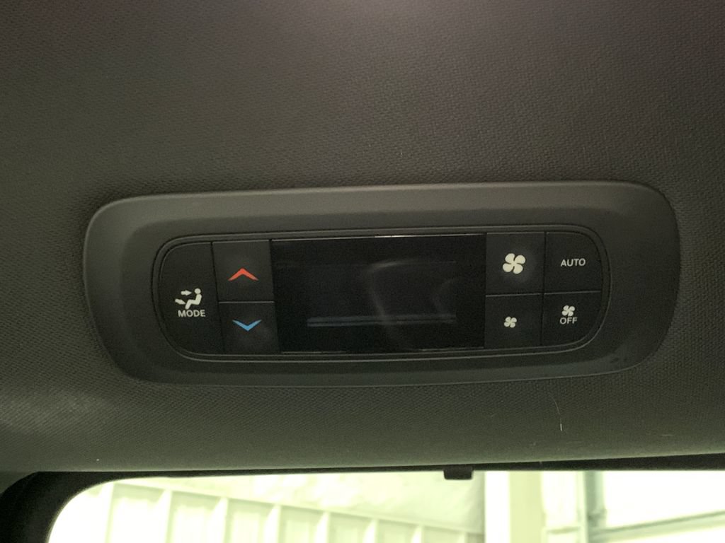 Used 2025 Chrysler Pacifica Select FWD image 22