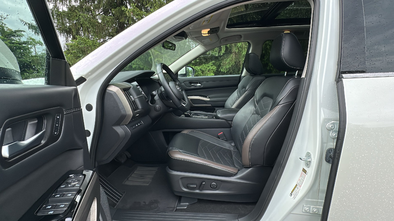 Certified 2023 Nissan Pathfinder Platinum AWD/4WD image 12