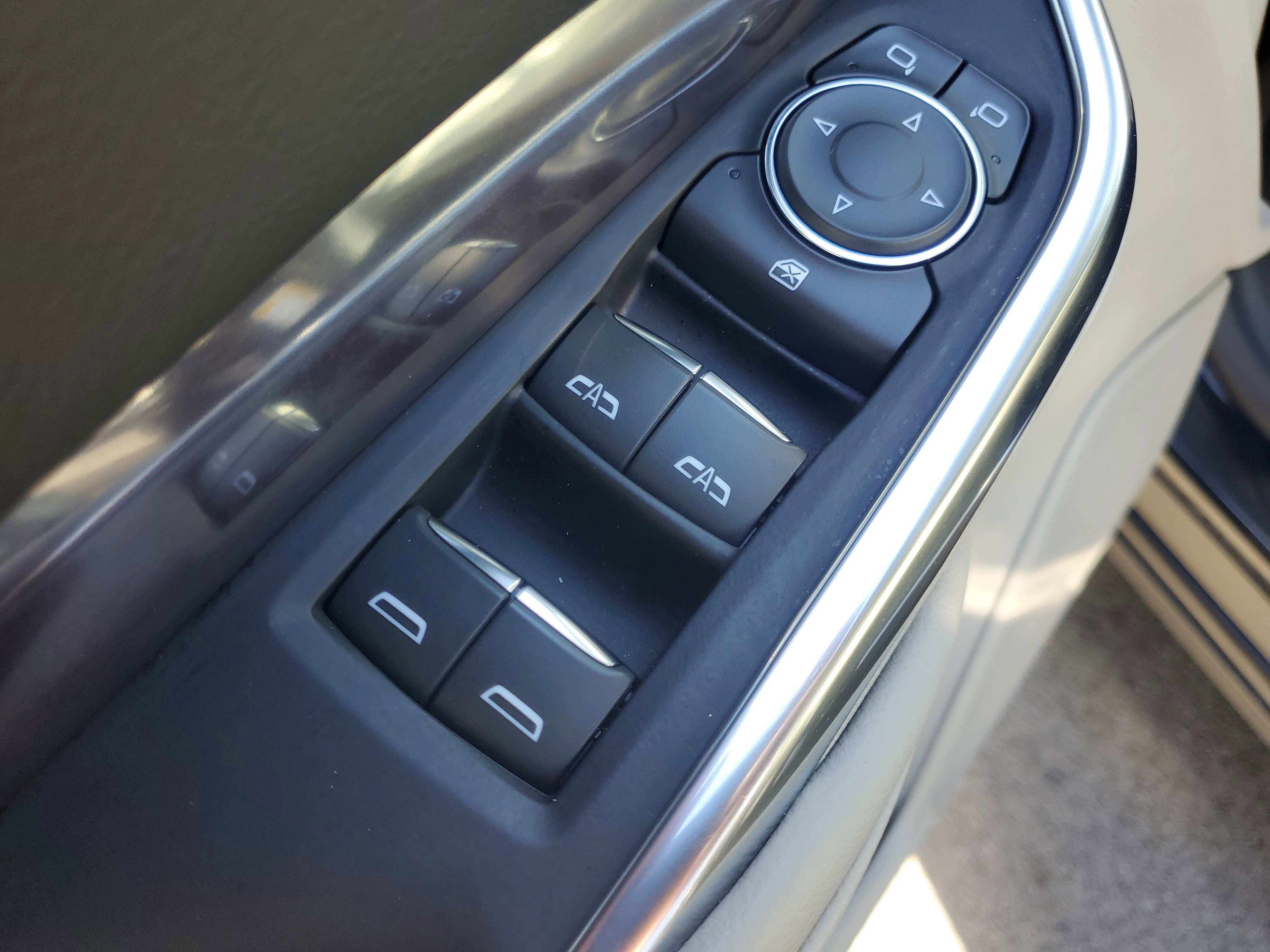 Used 2023 Cadillac XT4 Luxury w/ Cold Weather Package image 20