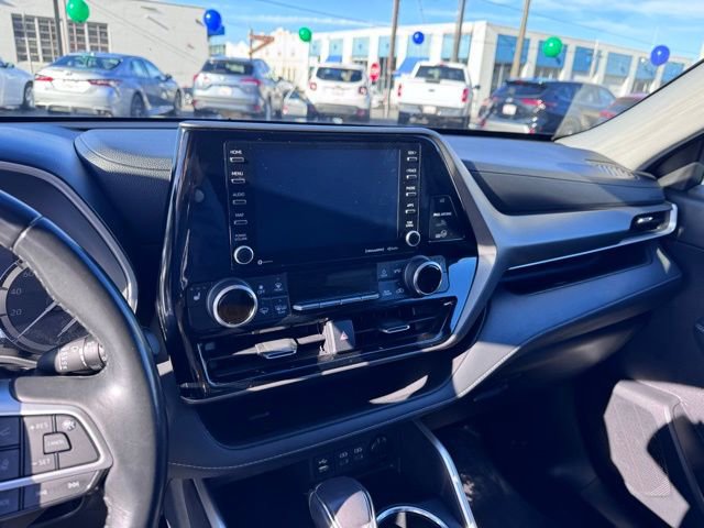 Used 2022 Toyota Highlander XLE FWD image 21