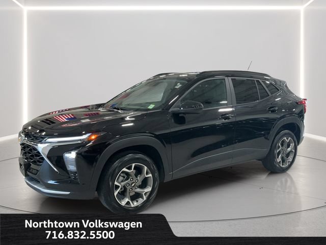Used 2025 Chevrolet Trax LT w/ LT Convenience Package FWD image 1