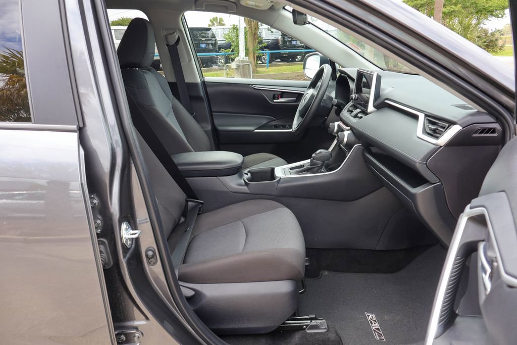 Used 2025 Toyota RAV4 XLE image 9