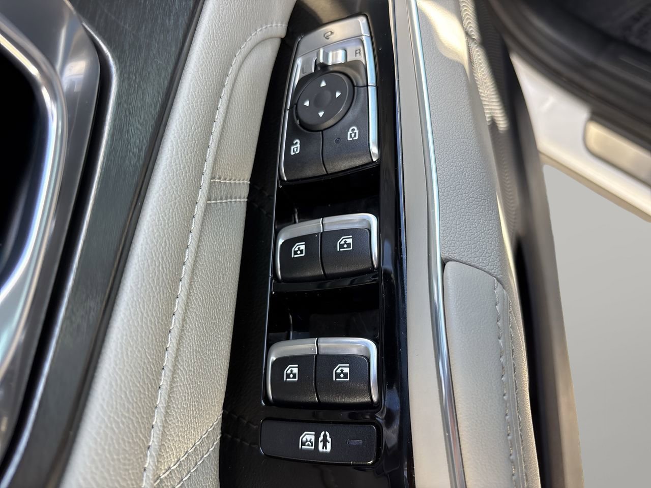 Used 2023 Kia Sorento SX image 19