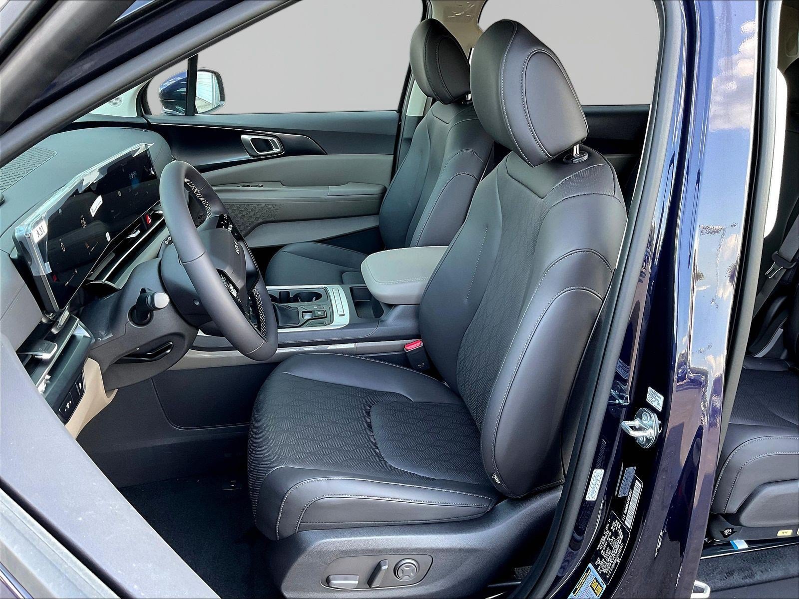 New 2027 Kia Carnival FWD image 17