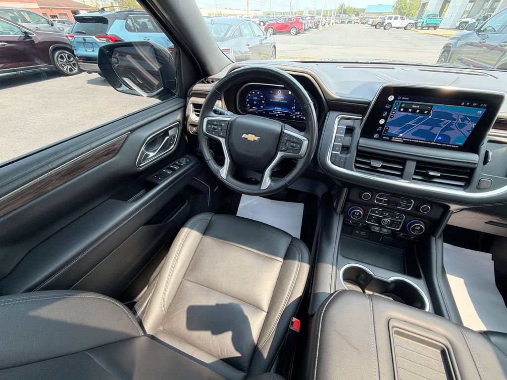 Used 2022 Chevrolet Suburban LT w/ Luxury Package AWD/4WD image 15