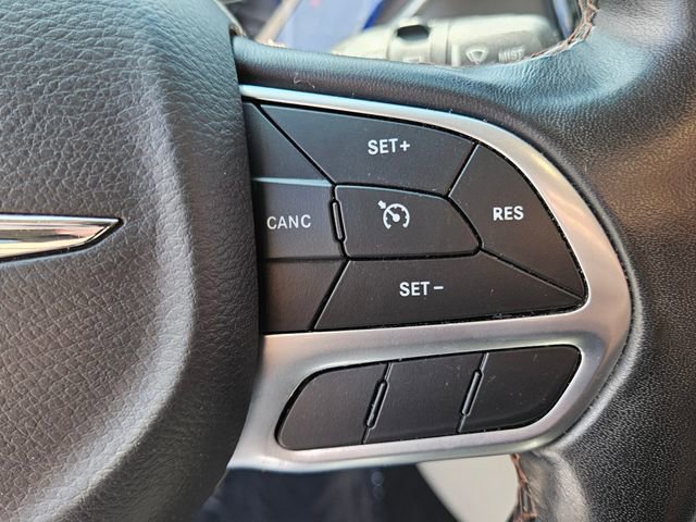 Used 2020 Chrysler Pacifica Touring-L image 34