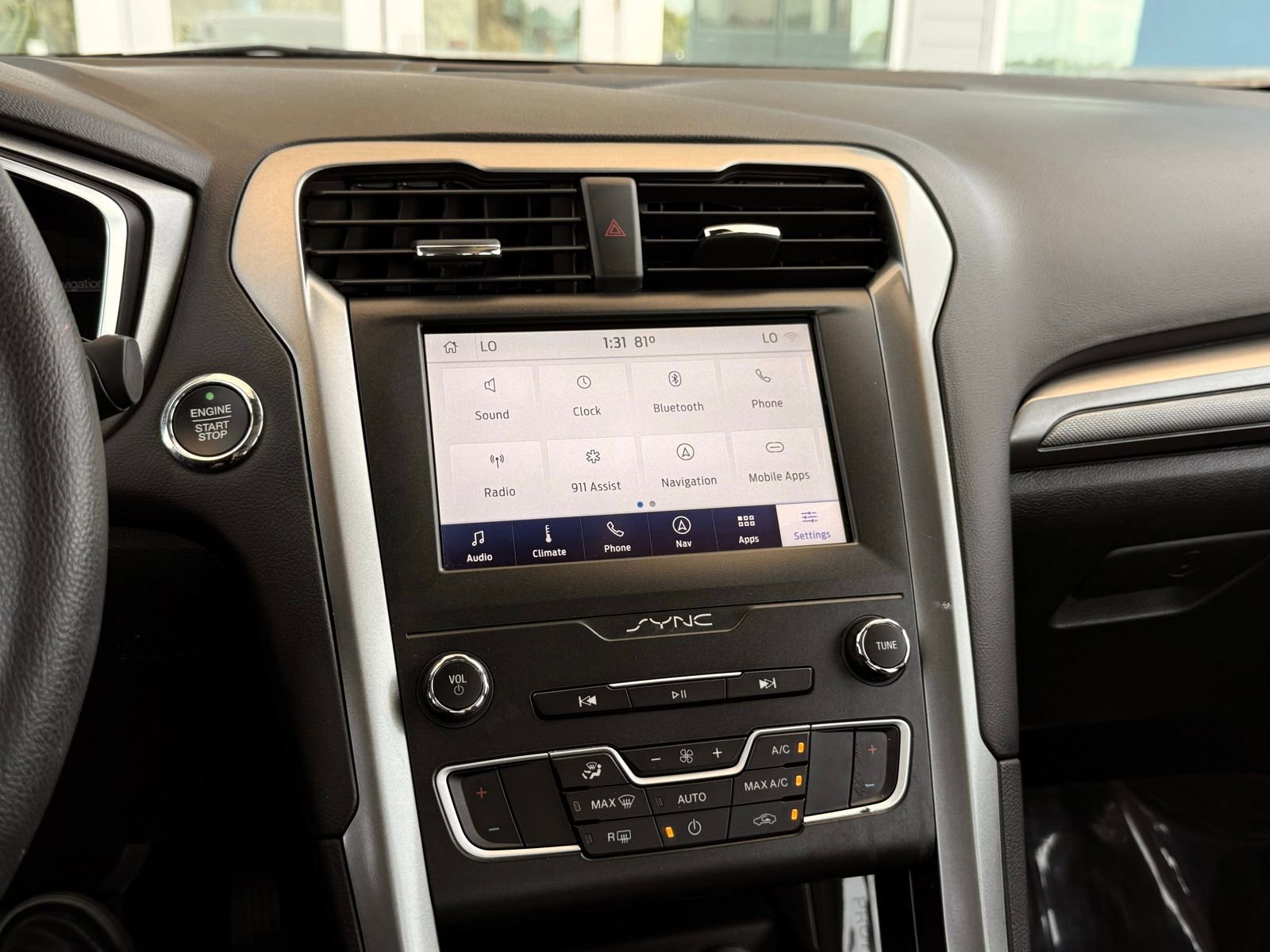 Used 2020 Ford Fusion SE FWD image 35