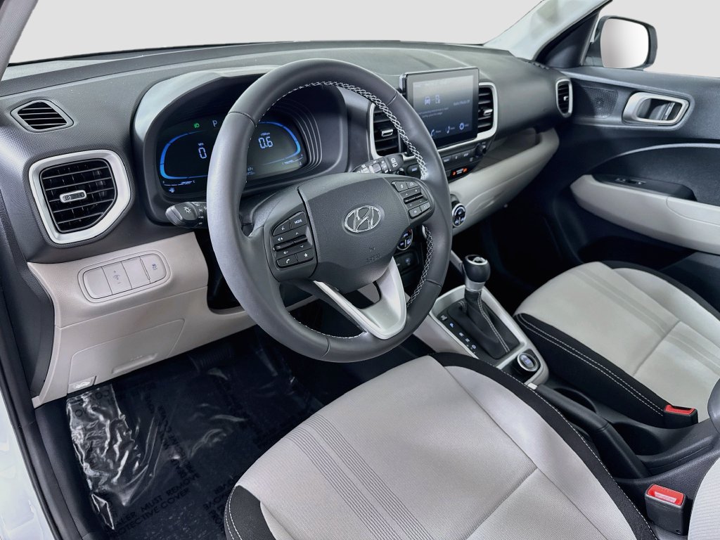 Used 2025 Hyundai Venue SEL FWD image 19