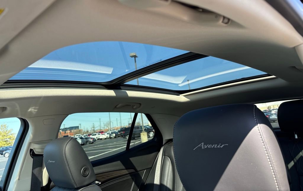 Used 2023 Buick Envision Avenir image 18