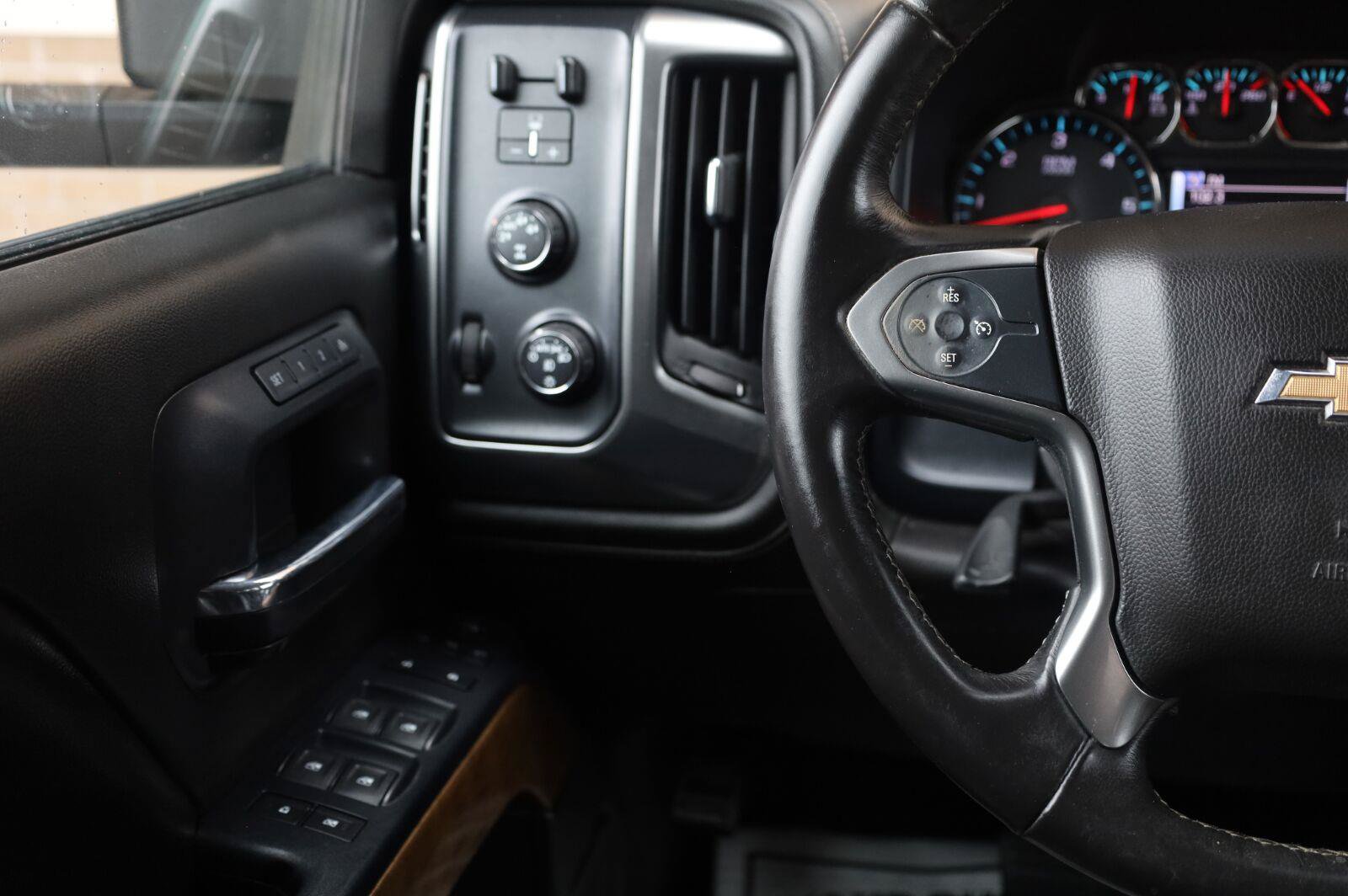Used 2015 Chevrolet Silverado 1500 LTZ w/ Max Trailering Package AWD/4WD image 30