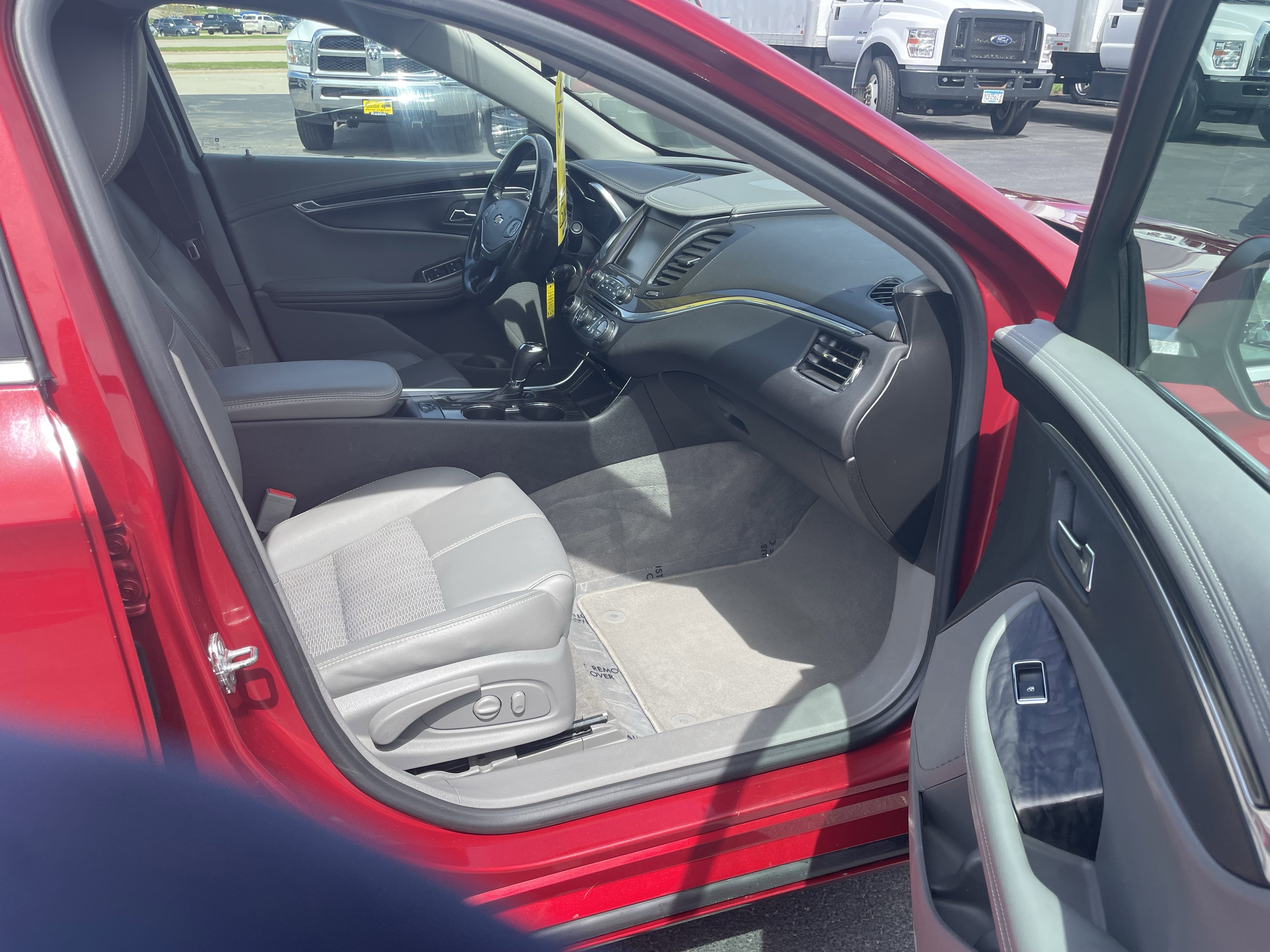 Used 2015 Chevrolet Impala LT w/ Convenience Package FWD image 28