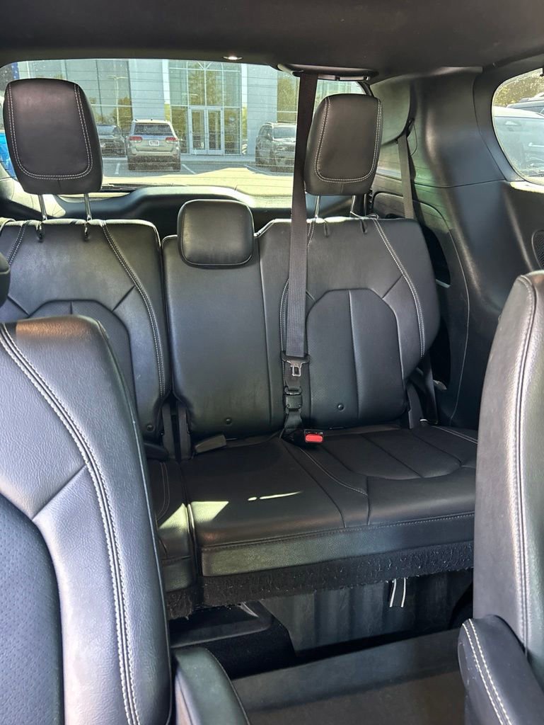 Used 2021 Chrysler Pacifica Touring-L w/ Premium & Safety Sphere Group FWD image 9