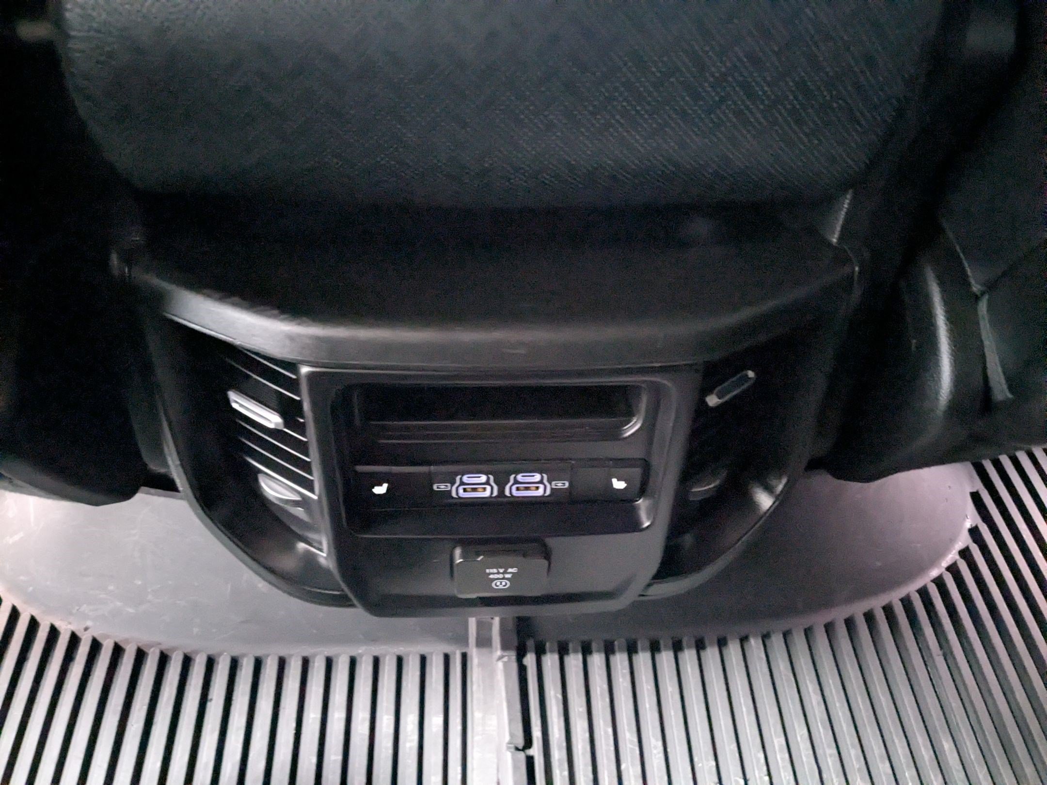 Used 2025 RAM 1500 Laramie AWD/4WD image 22