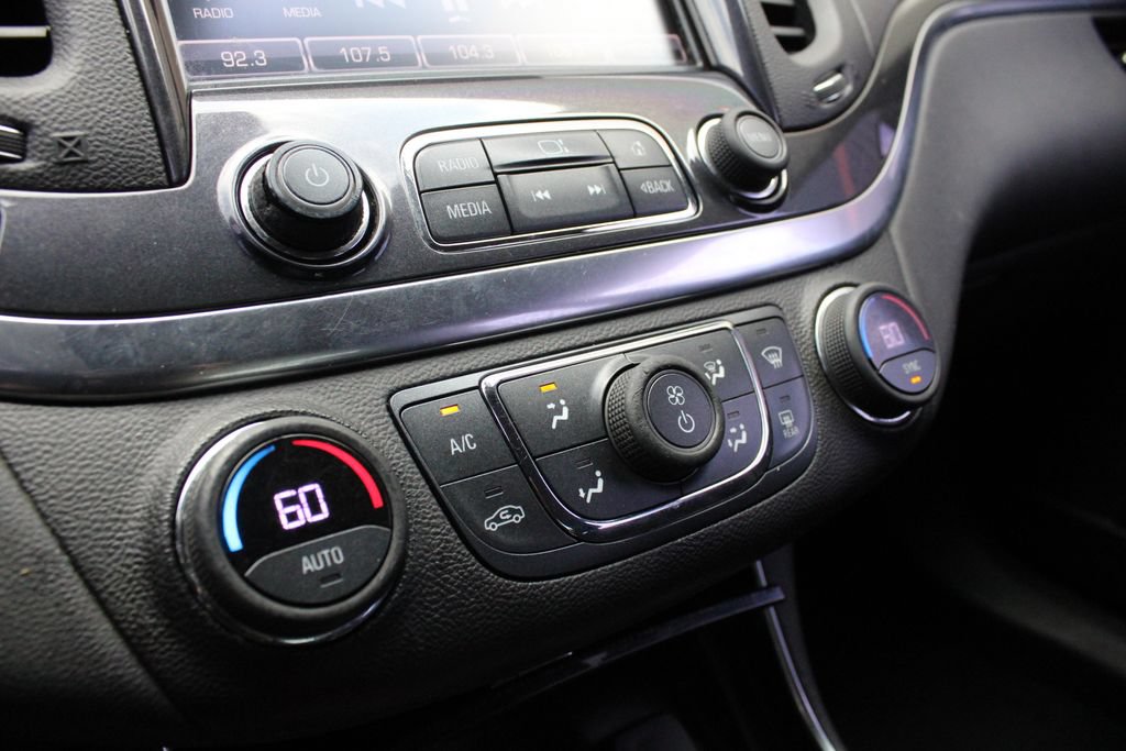 Used 2018 Chevrolet Impala LT FWD image 18
