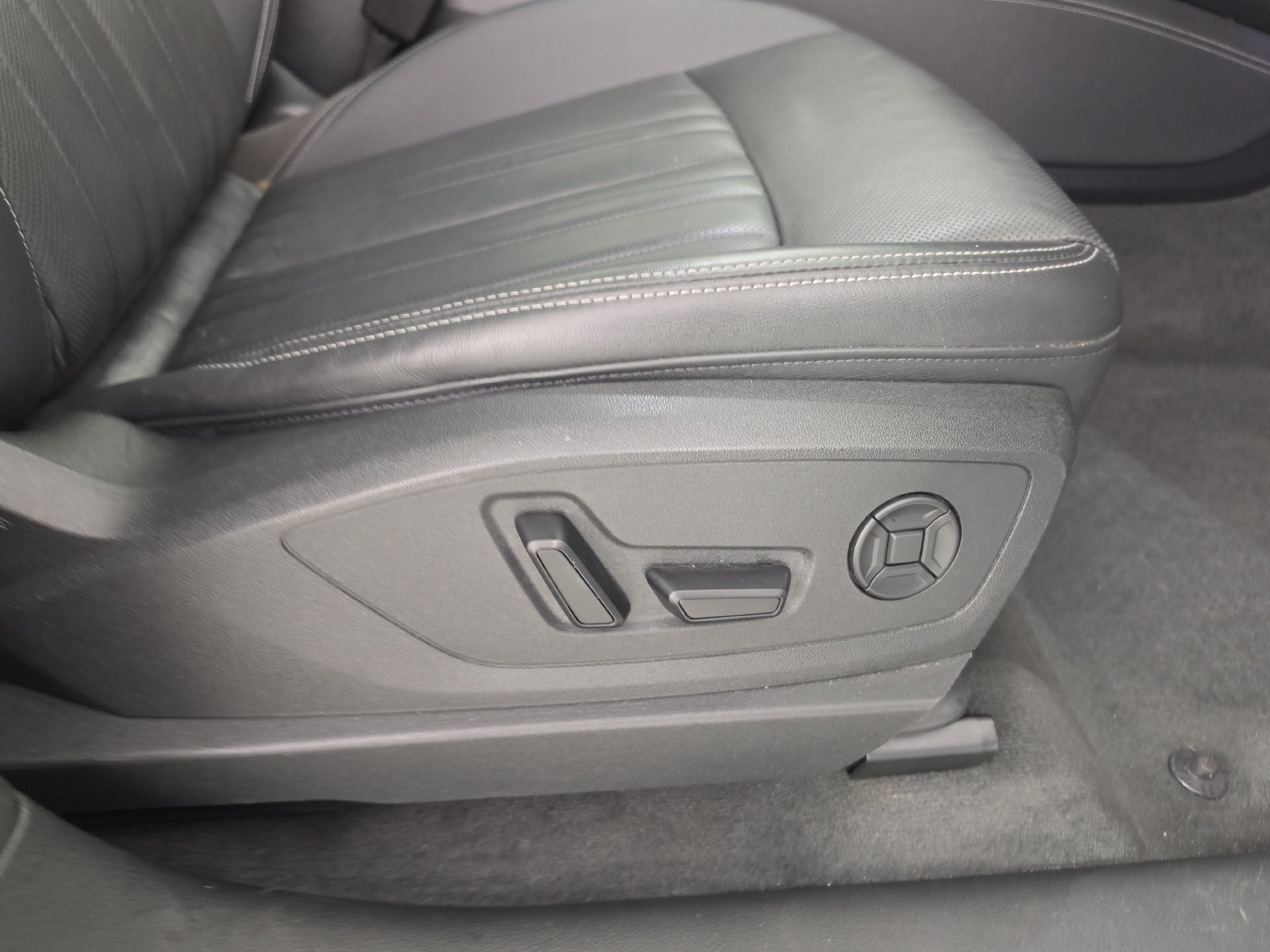 Used 2024 Audi Q8 e-tron Premium Plus AWD/4WD image 41
