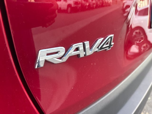 Used 2025 Toyota RAV4 XLE FWD image 30
