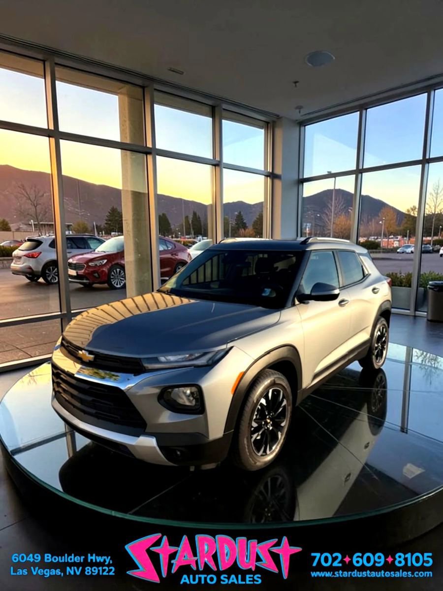 Used 2023 Chevrolet TrailBlazer LT FWD image 1