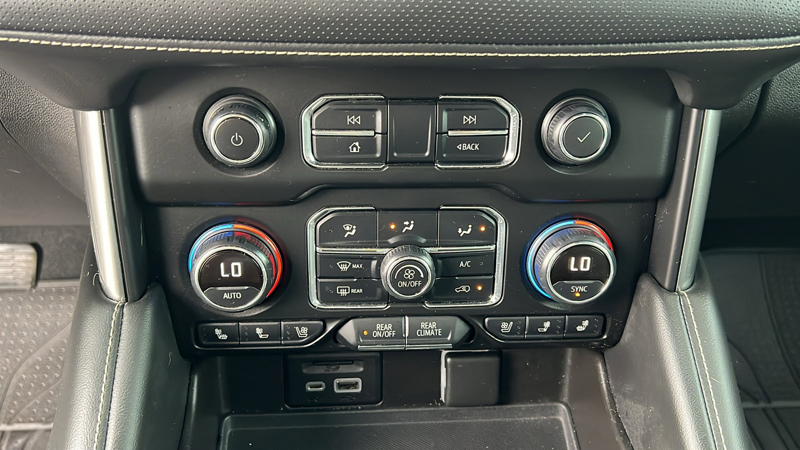 Used 2021 Chevrolet Tahoe Premier w/ Premium Package image 28