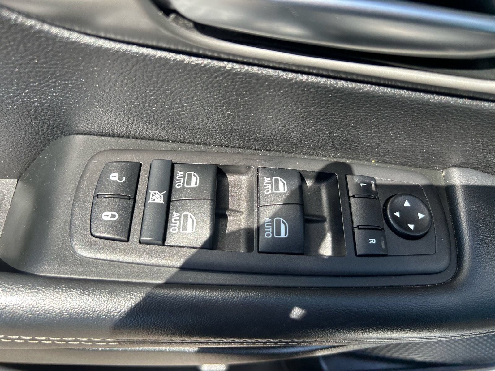 Used 2025 Chrysler Pacifica Select FWD image 21