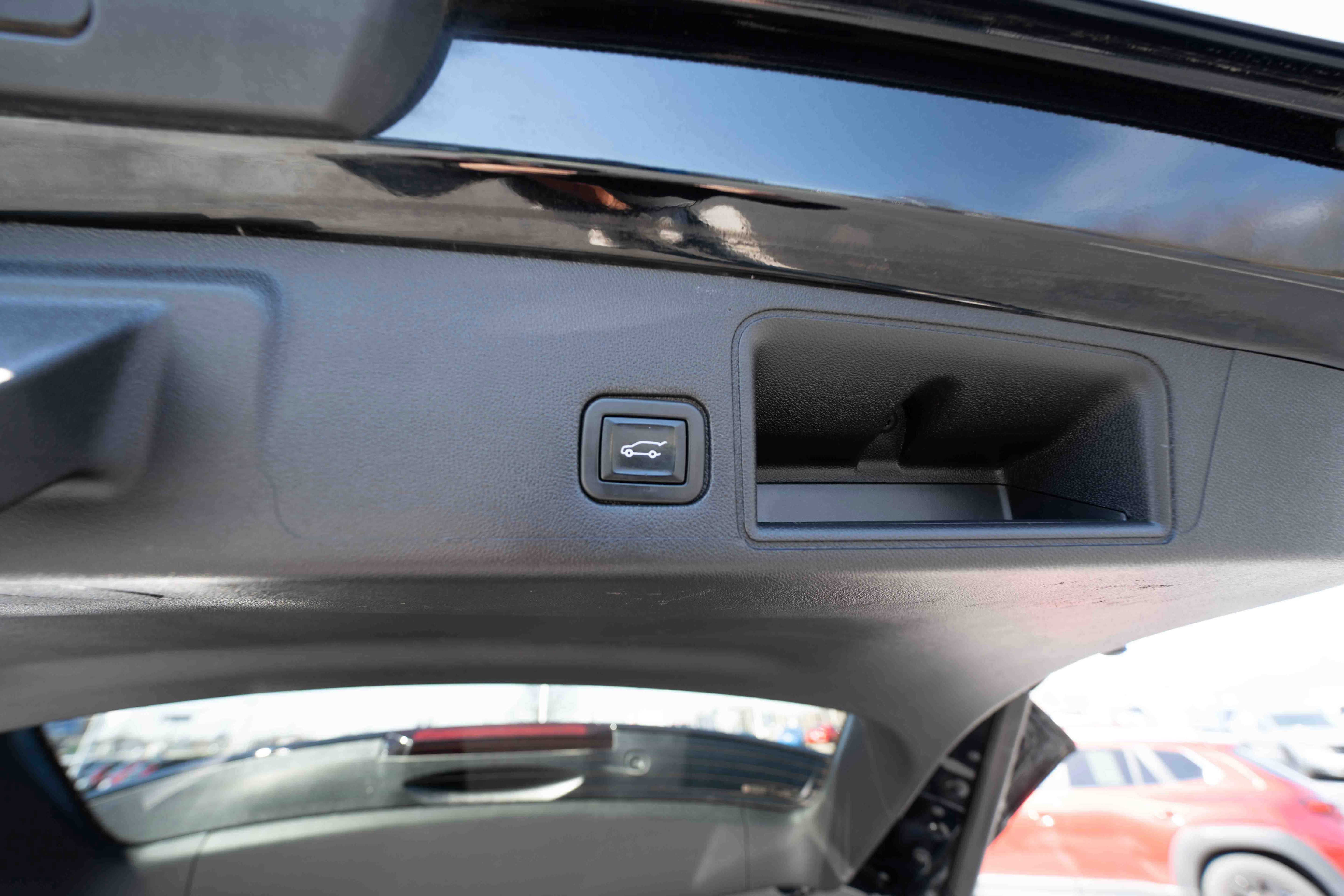 Used 2022 GMC Terrain SLT image 29