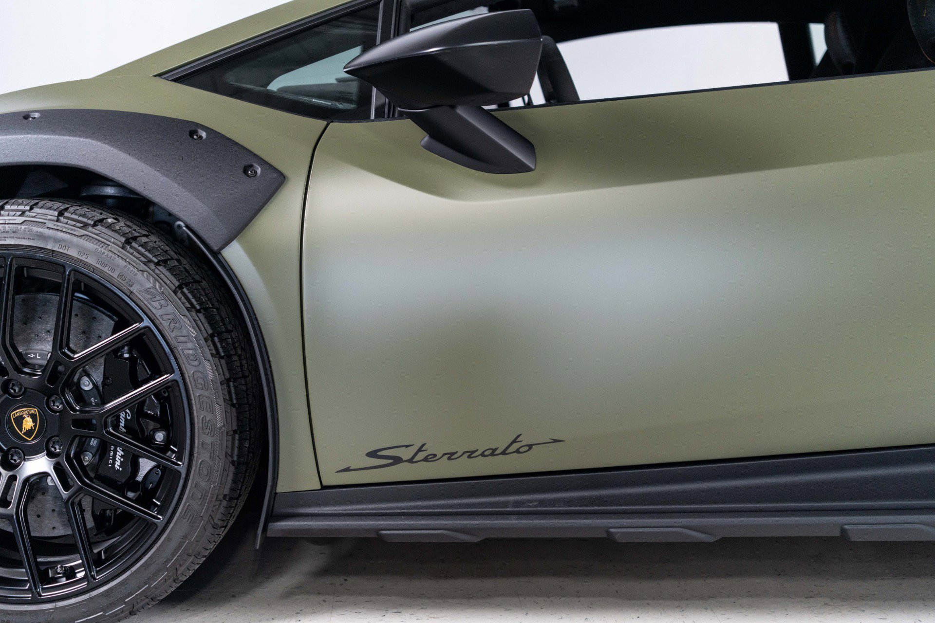 Used 2024 Lamborghini Huracan Sterrato AWD/4WD image 7