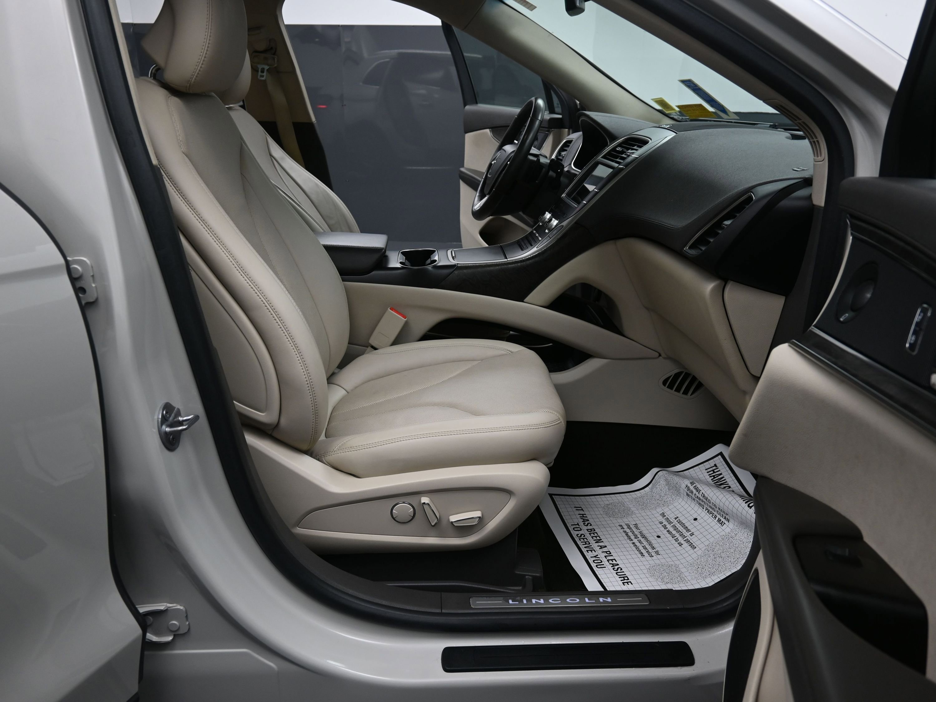 Used 2019 Lincoln Nautilus Reserve w/ Driver Assistance Package image 31