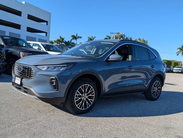 Used 2024 Ford Escape SE image 3