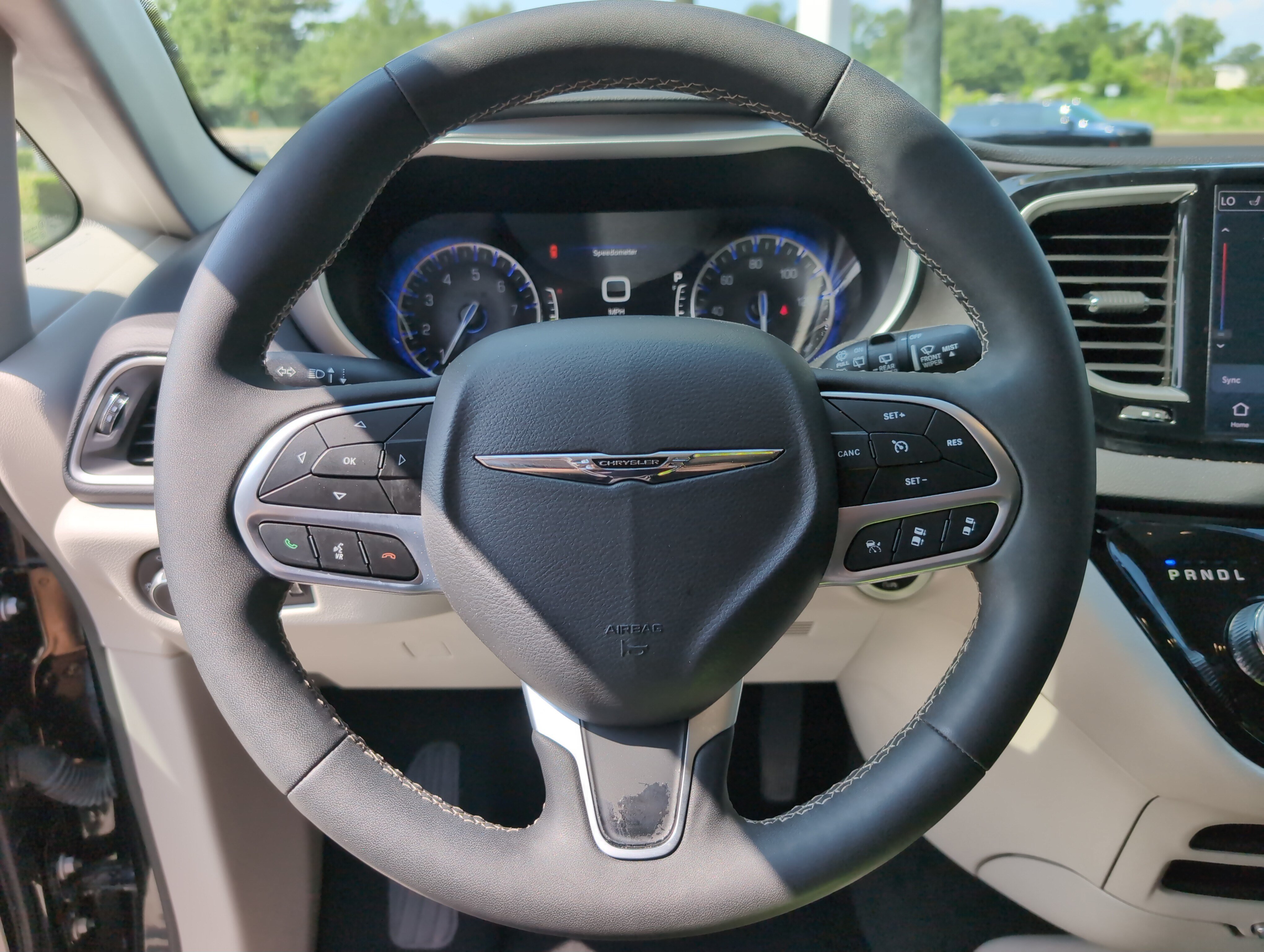 Used 2024 Chrysler Pacifica Touring-L FWD image 18