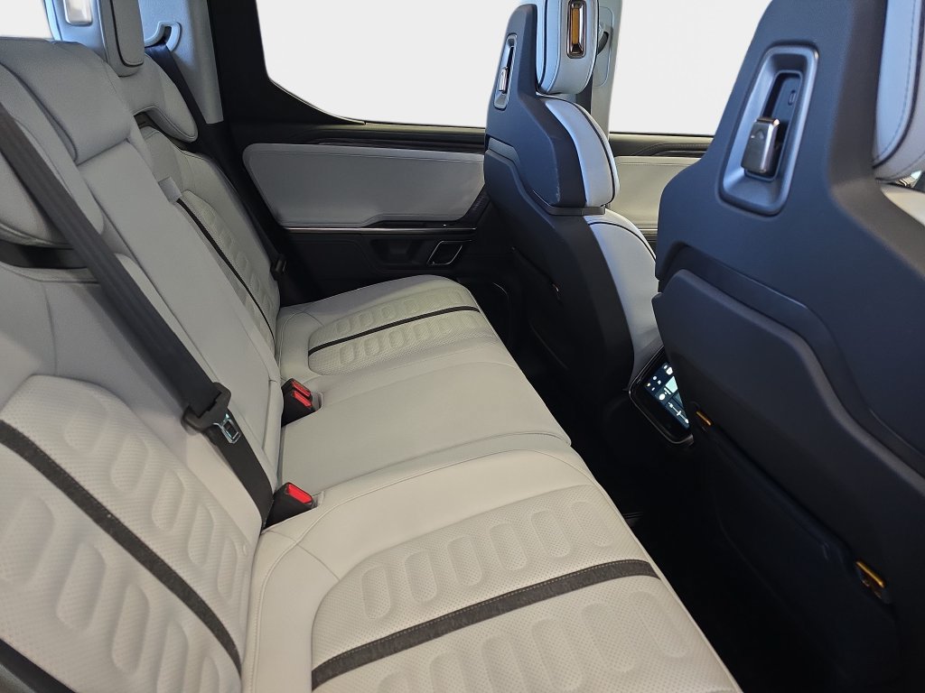 Used 2022 Rivian R1T Adventure AWD/4WD image 13