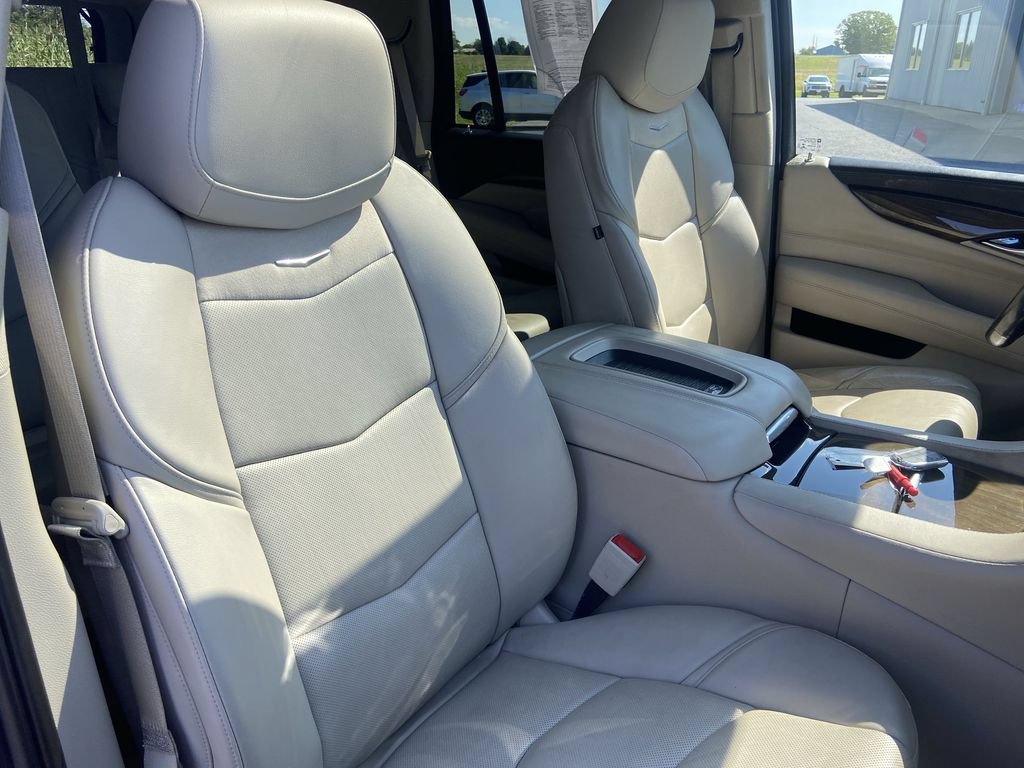 Certified 2020 Cadillac Escalade Premium Luxury AWD/4WD image 15
