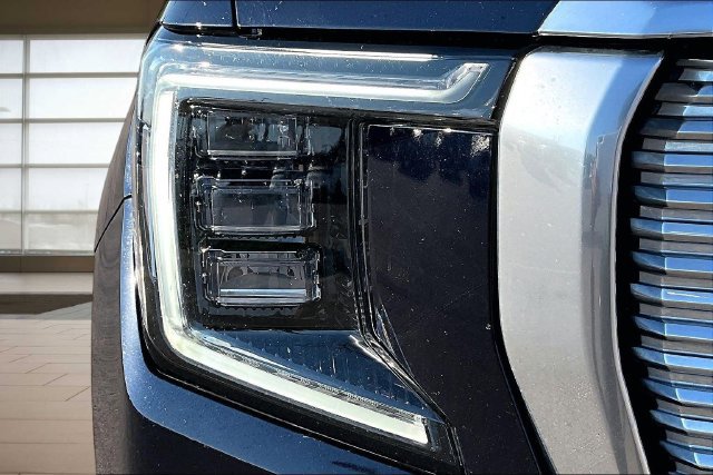 Used 2021 GMC Yukon Denali w/ Denali Premium Package AWD/4WD image 29