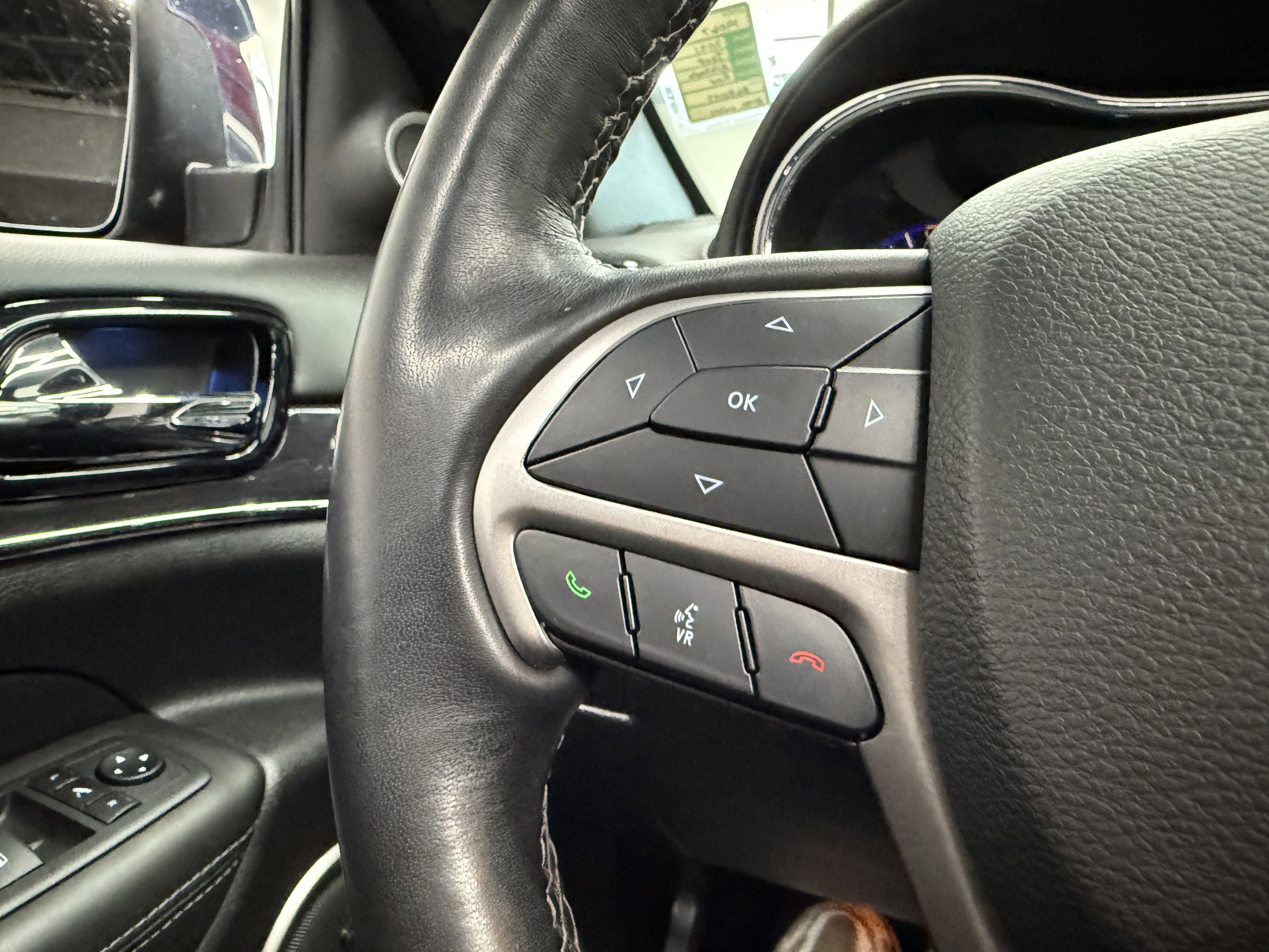 Used 2021 Jeep Grand Cherokee Overland w/ Protech Group AWD/4WD image 18