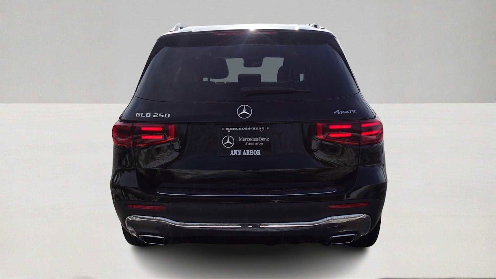 Used 2026 Mercedes-Benz GLB 250 4MATIC image 6