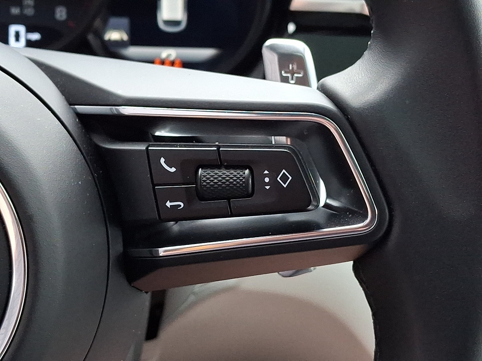 Certified 2026 Porsche Macan AWD/4WD image 23