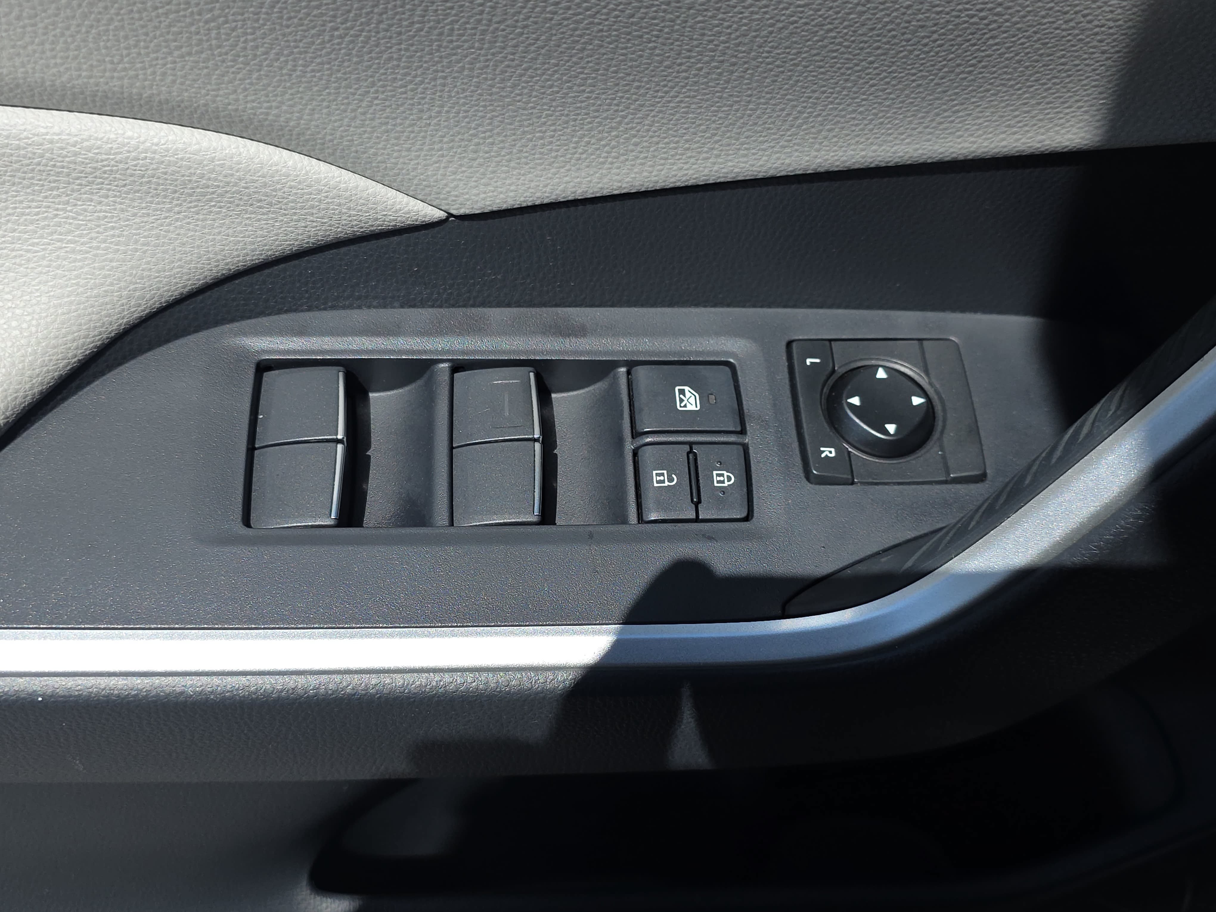 Used 2019 Toyota RAV4 XLE Premium FWD image 26