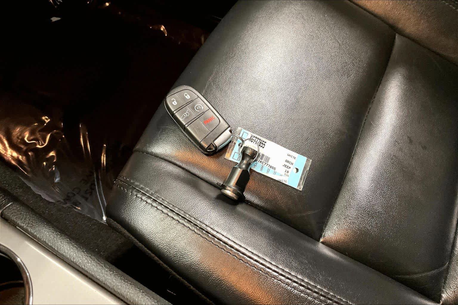 Used 2019 Jeep Grand Cherokee Limited AWD/4WD image 15