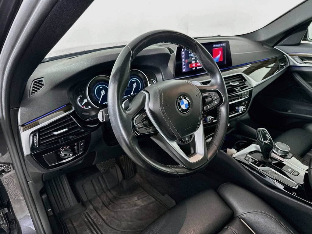 Used 2019 BMW 530e xDrive w/ Convenience Package AWD/4WD image 14
