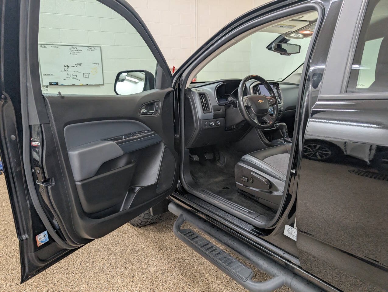 Used 2015 Chevrolet Colorado Z71 AWD/4WD image 6