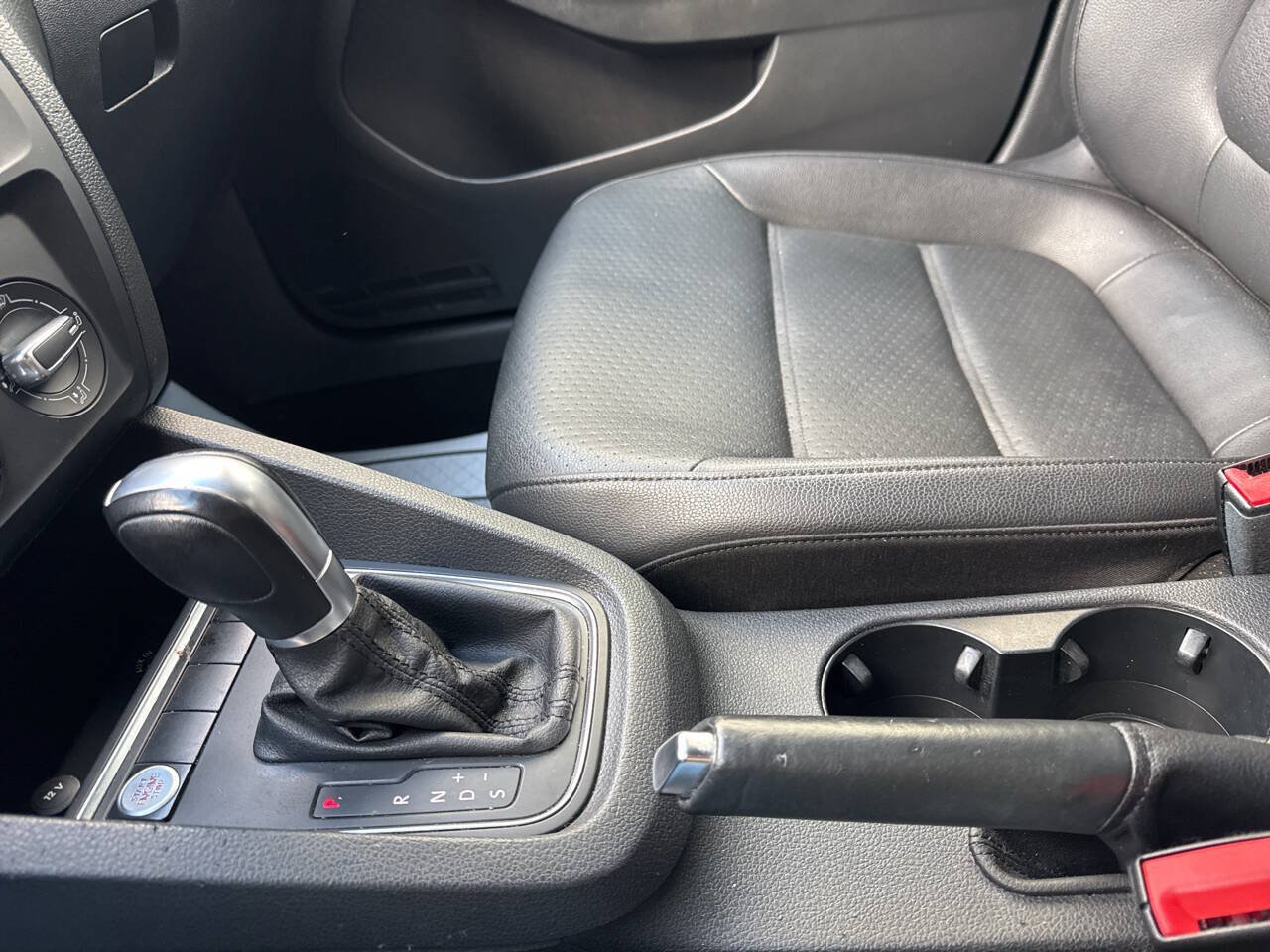Used 2015 Volkswagen Jetta Sport FWD image 30