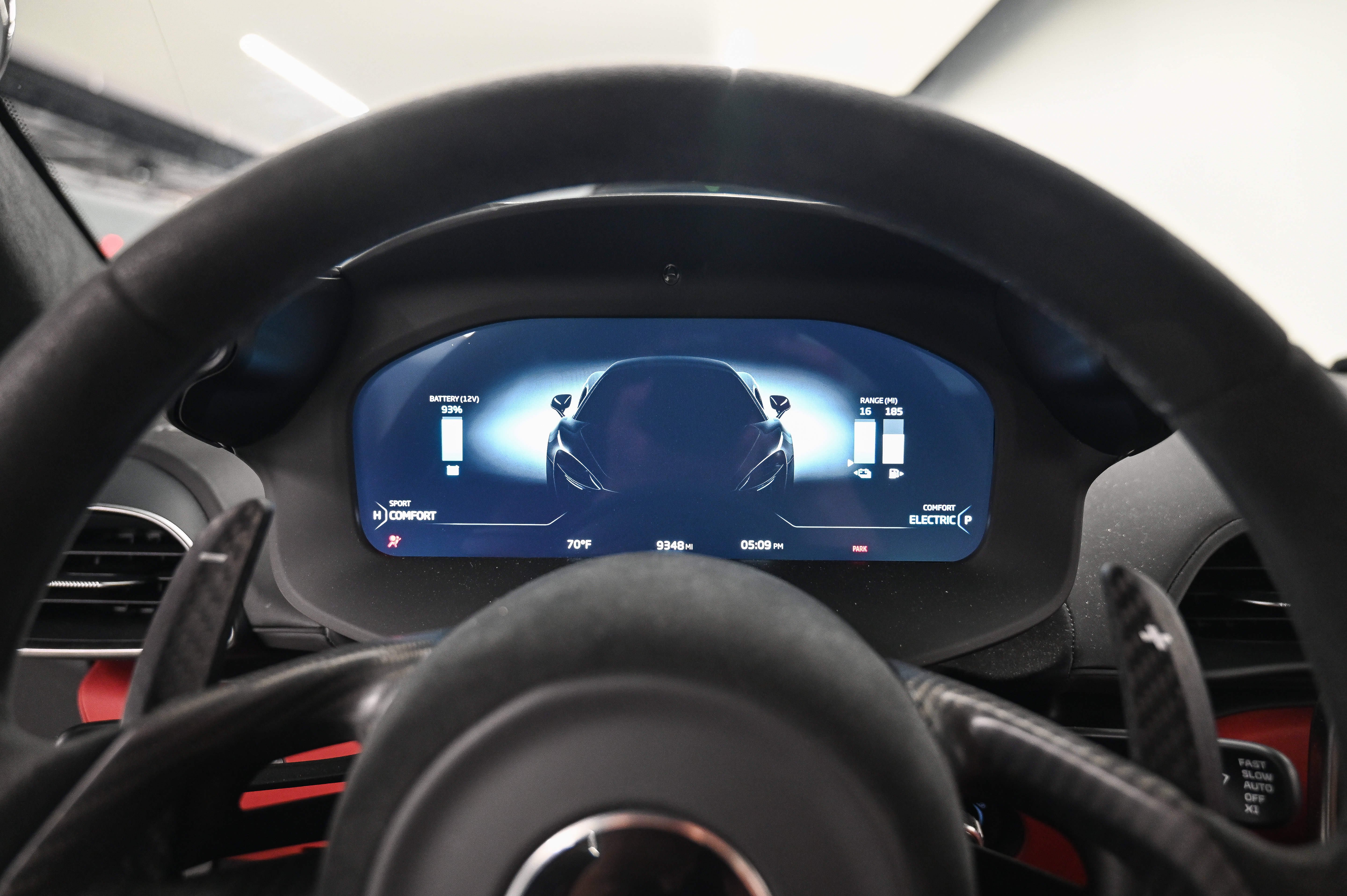 Used 2023 McLaren Artura RWD image 22