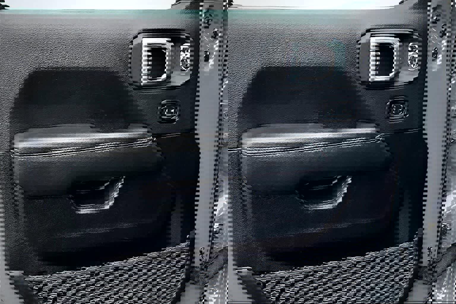 Used 2023 Jeep Wrangler Sahara image 28