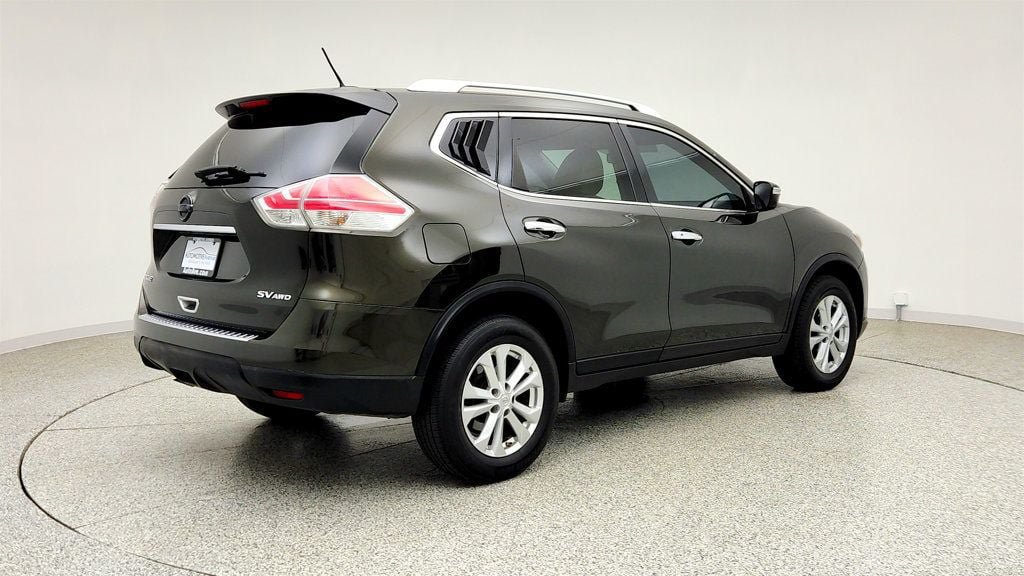 Used 2016 Nissan Rogue SV AWD/4WD image 5
