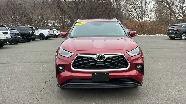 Certified 2023 Toyota Highlander XLE image 2