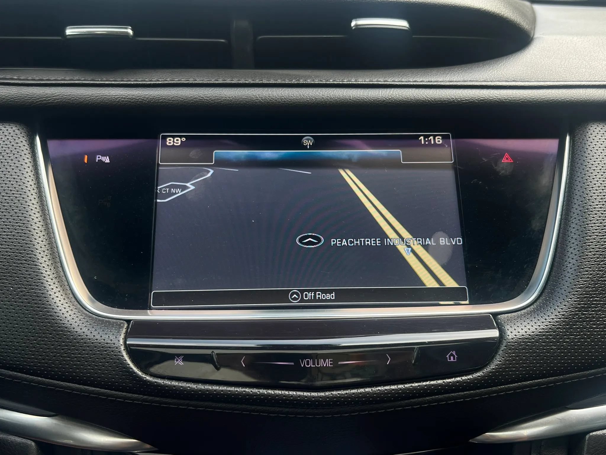 Used 2017 Cadillac XT5 Luxury w/ Driver Awareness Package FWD image 12