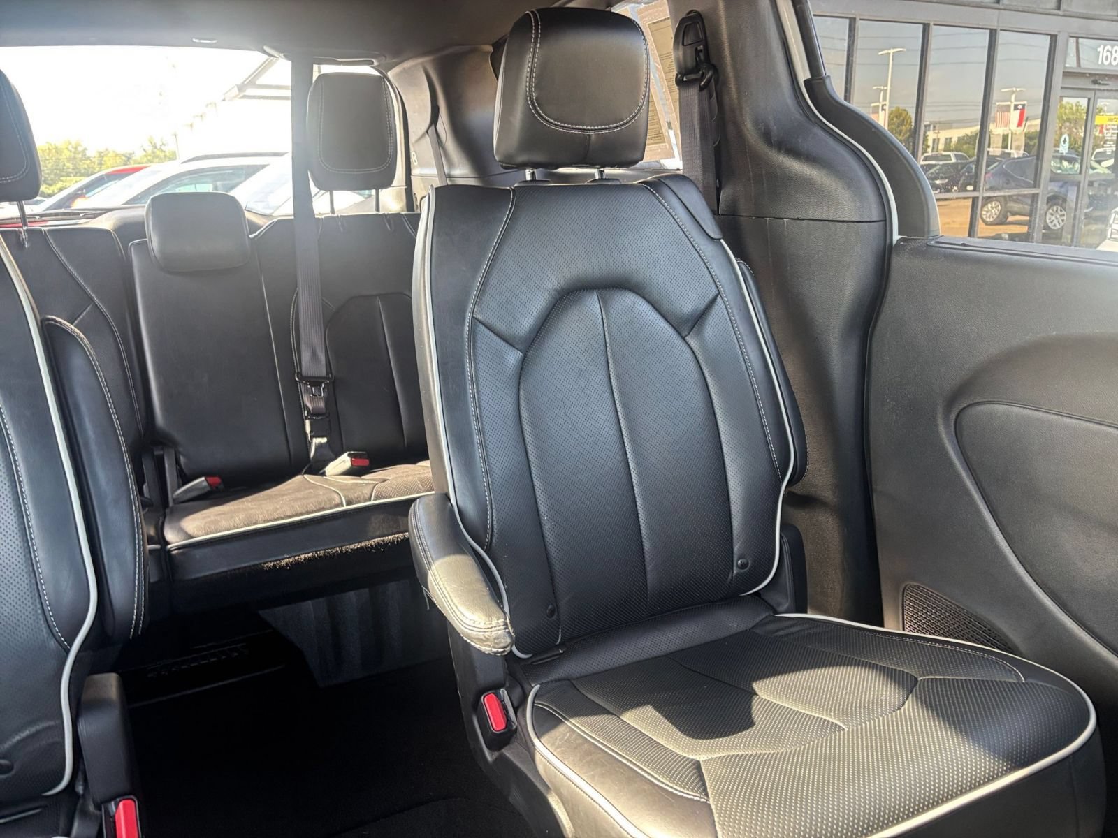 Used 2025 Chrysler Pacifica Limited FWD image 41