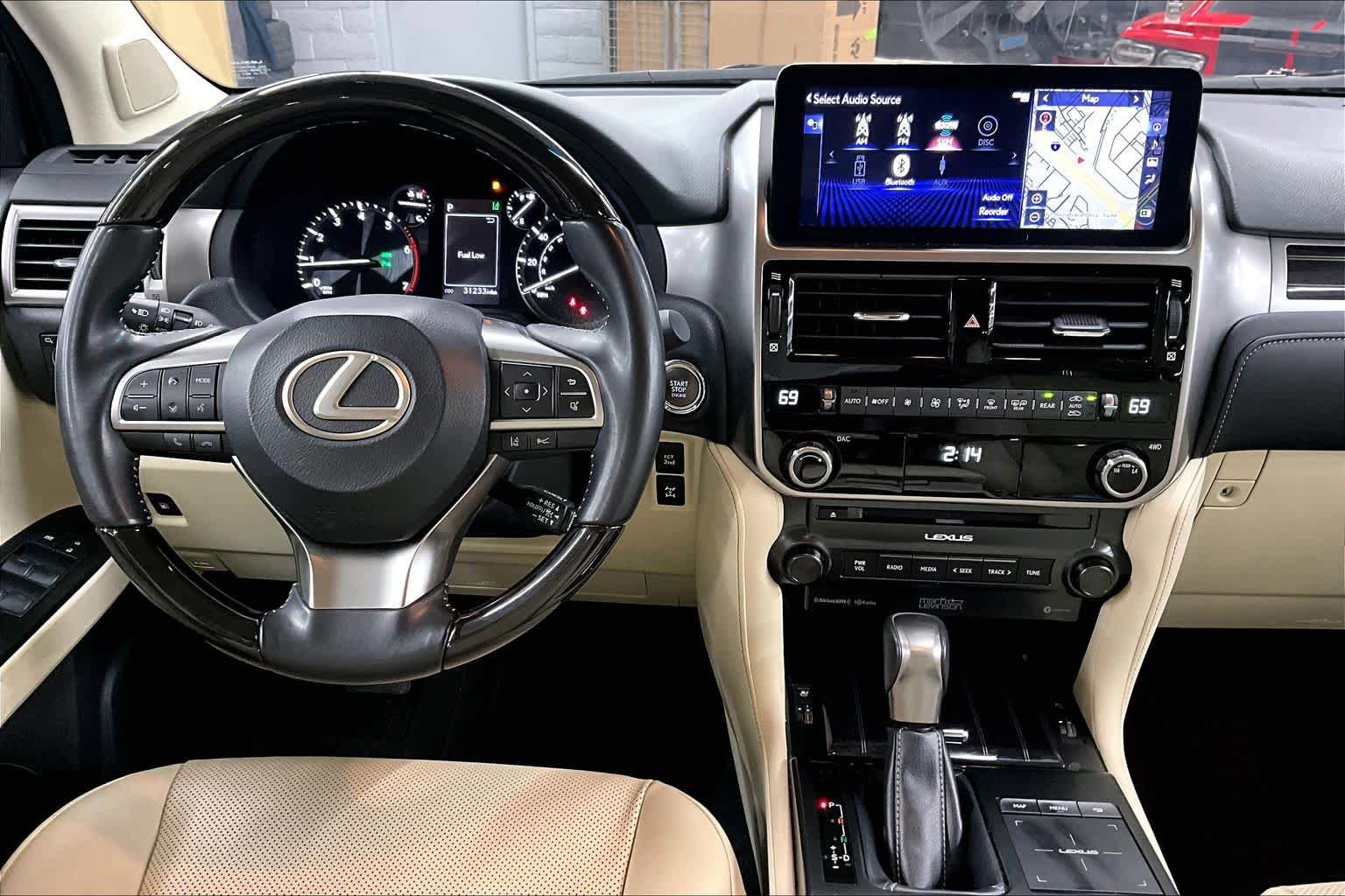 Used 2023 Lexus GX 460 Premium w/ Accessory Package image 16