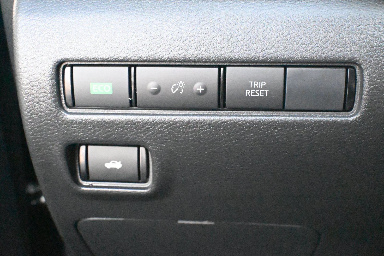 Used 2025 Nissan Sentra SR FWD image 11